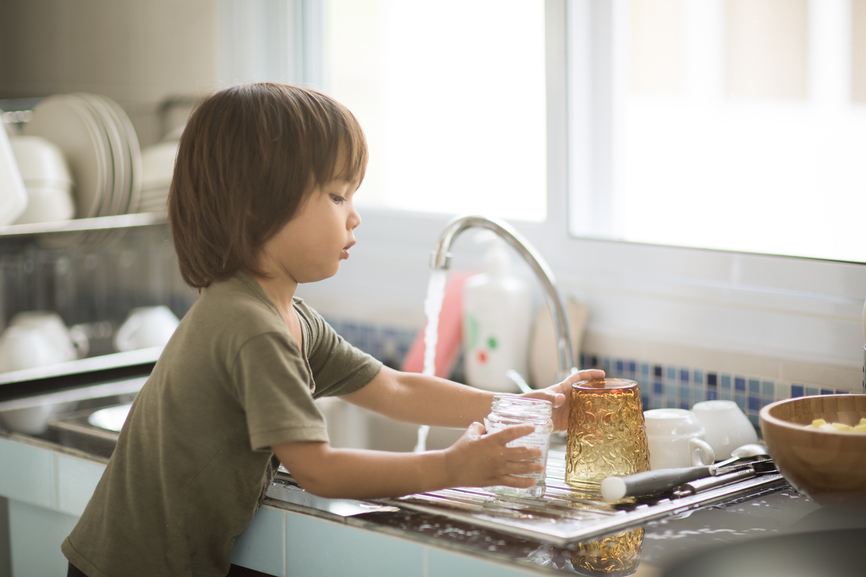 Child_washing